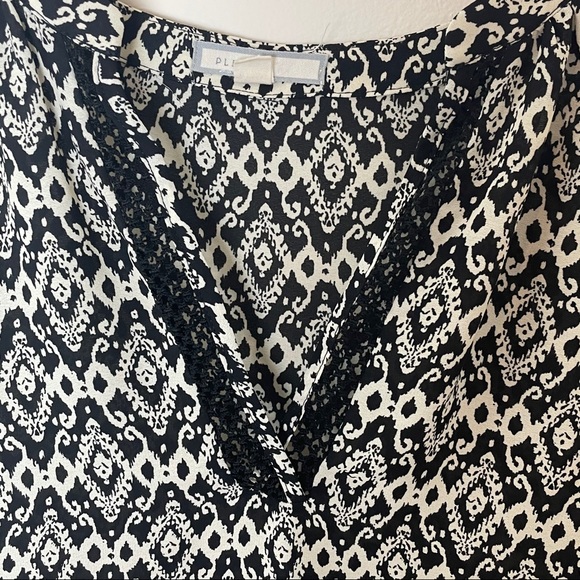 Pleione by Anthro Black and White Top Size Medium - Picture 2 of 4